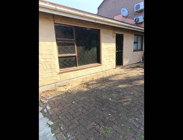 2 BEDROOM PROPERTY TO RENT IN NEWLANDS WEST